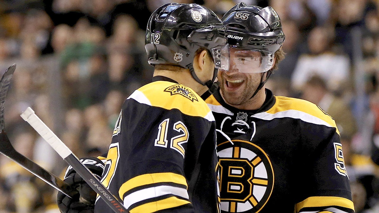 Bruins keep rolling, beat Coyotes for 7th straight win